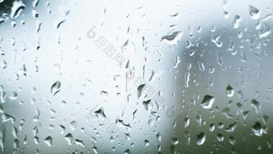 延时摄影特写镜头雨滴级联窗口
